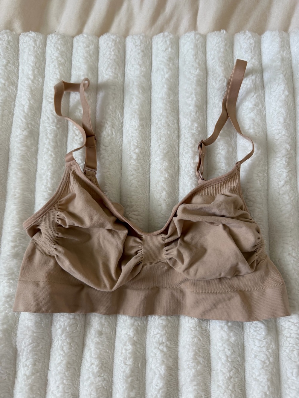 SKIMS Wireless Stretch Bralette in Light Brown